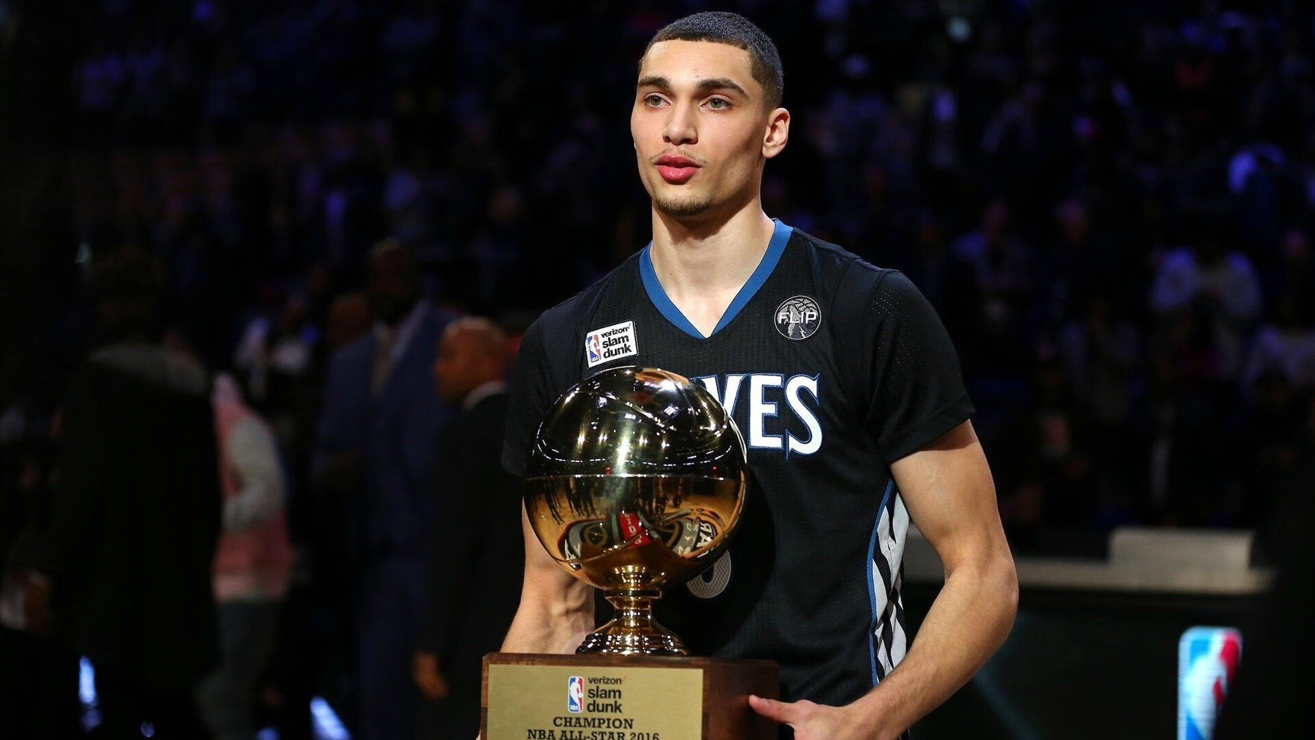 乐鱼-决赛门票一售而空，城市陷入狂欢氛围，决赛流程